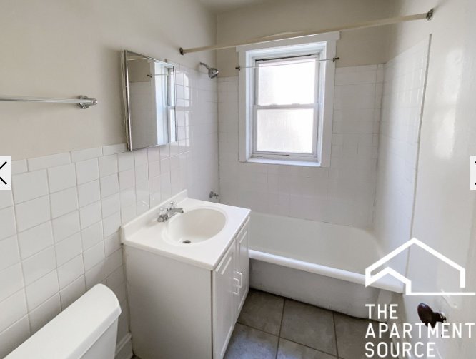 Building Photo - 5036 N Wolcott Ave