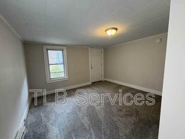 Building Photo - 139 Sand St