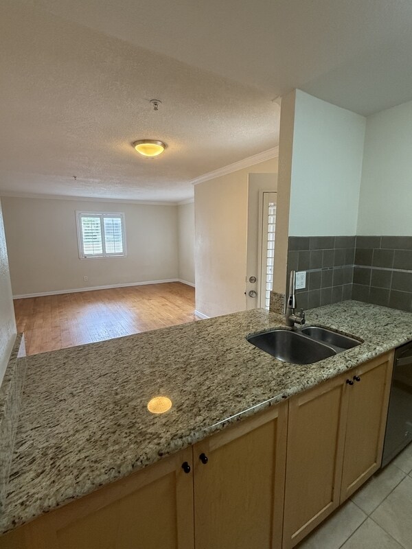 Building Photo - 3550 Lebon Dr