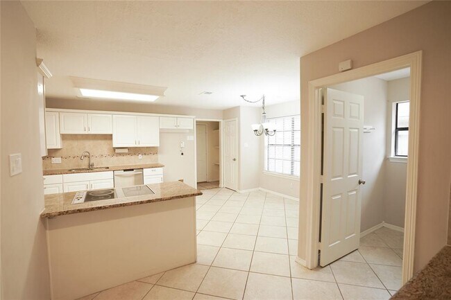 Building Photo - 14106 Glen Canon Ln