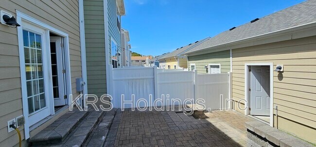 Building Photo - 918 Hillside Ave