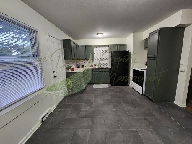 Building Photo - SUPER CUTE UPDATES!!!