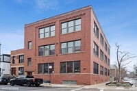 Building Photo - 1834 W North Ave