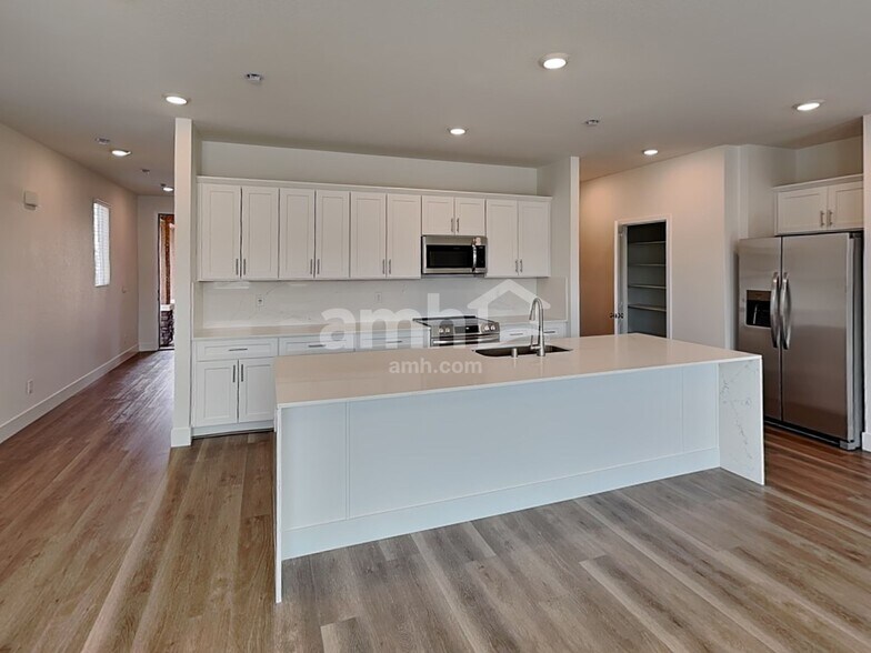 Building Photo - 8182 Winterfell Peak Ave