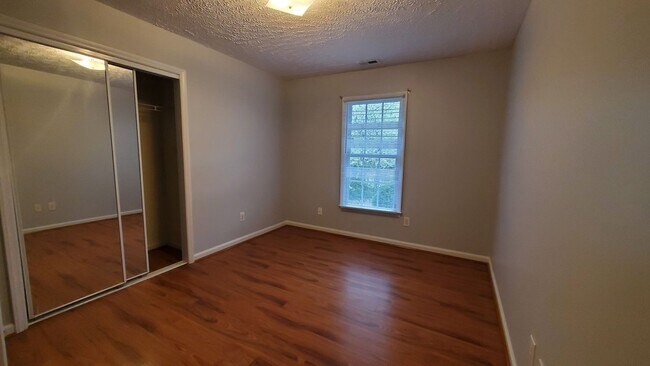 Building Photo - 2823 Franzia Dr