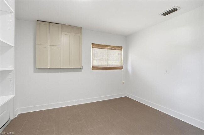 Building Photo - 55 Aqua Ln