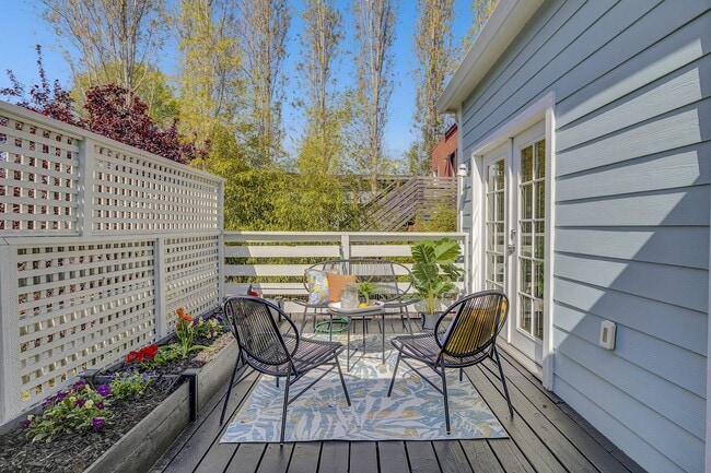 Building Photo - Wonderful House with Huge Deck in an Amazing Location