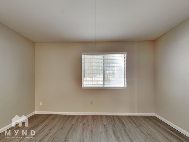 Building Photo - 8125 N 33rd Dr