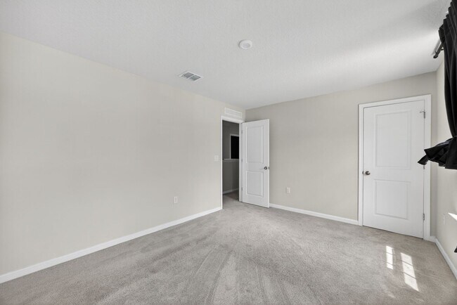 Building Photo - Panther Creek Family Home