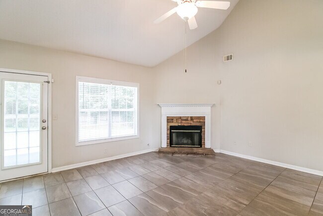 Building Photo - 1303 Vine Cir