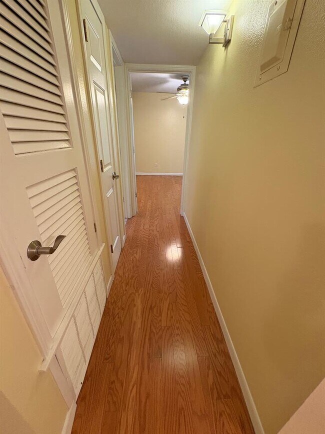 Building Photo - 400 W 35th St