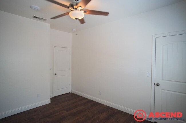 Building Photo - Phenomenal Home In Gossamer Grove!
