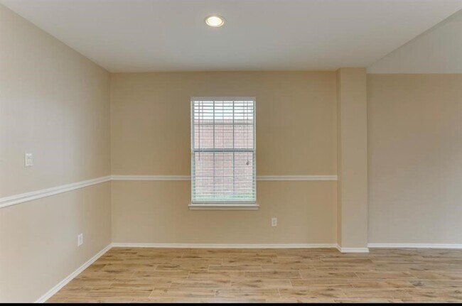 Building Photo - 9210 Rosewell Ct