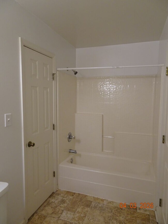 Building Photo - 2 Bedroom 2 Full Bath Condo