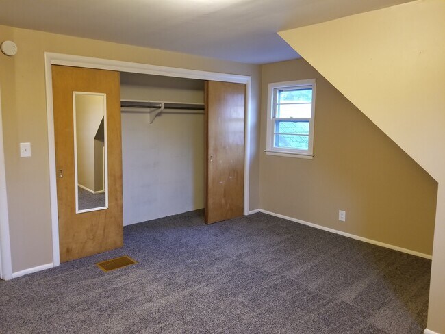 Building Photo - 1146 9th St N