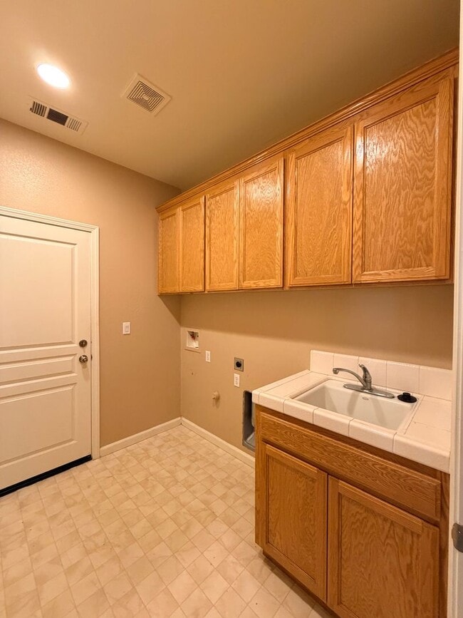 Building Photo - 1146 Oatgrass Way