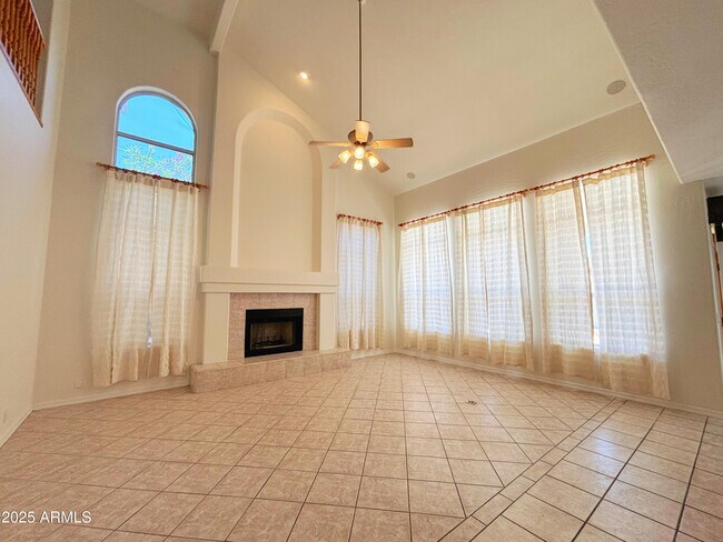 Building Photo - 3213 E Desert Flower Ln