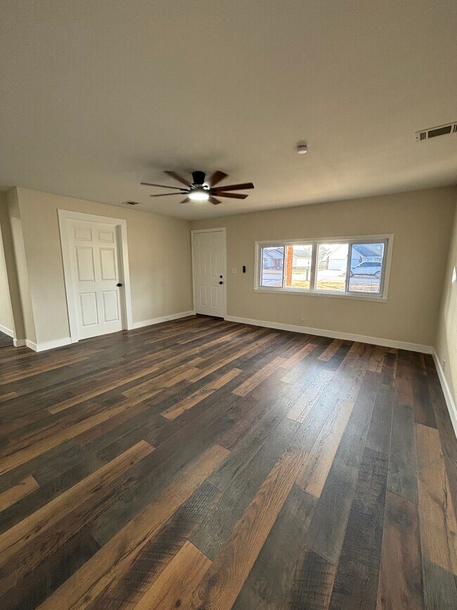 Building Photo - 1105 Reynolds Rd