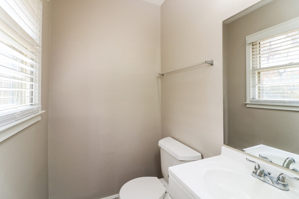 Building Photo - 3564 Briar Dr