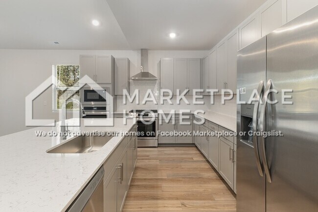 Building Photo - 882 Nightingale Ave