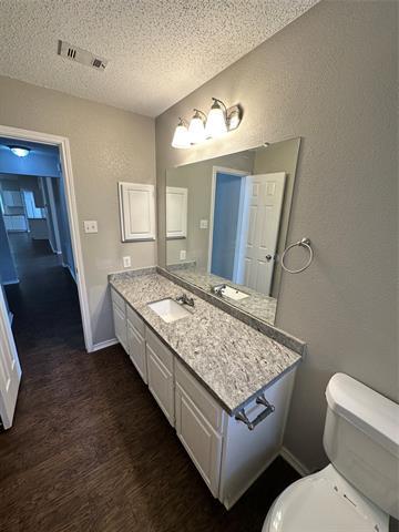 Building Photo - 820 Claire View Dr