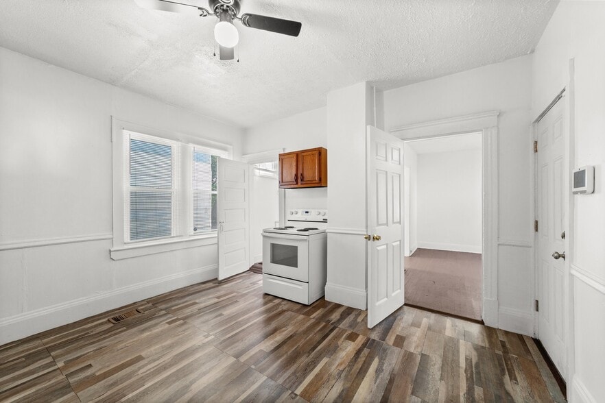 Building Photo - 8302 Sowinski Ave