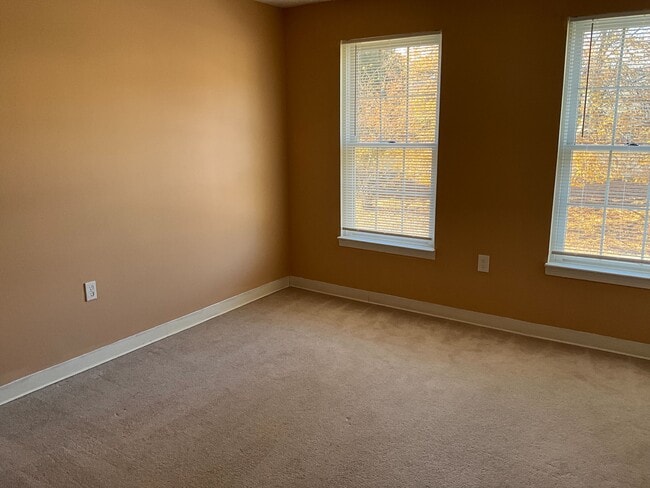 Building Photo - 15 Windsor Ct