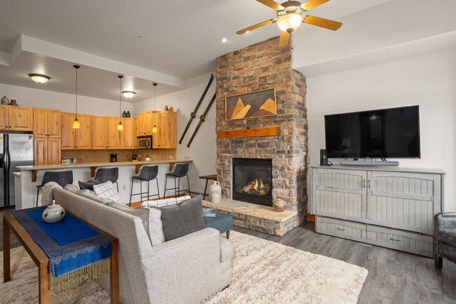Building Photo - 465 Anglers Dr