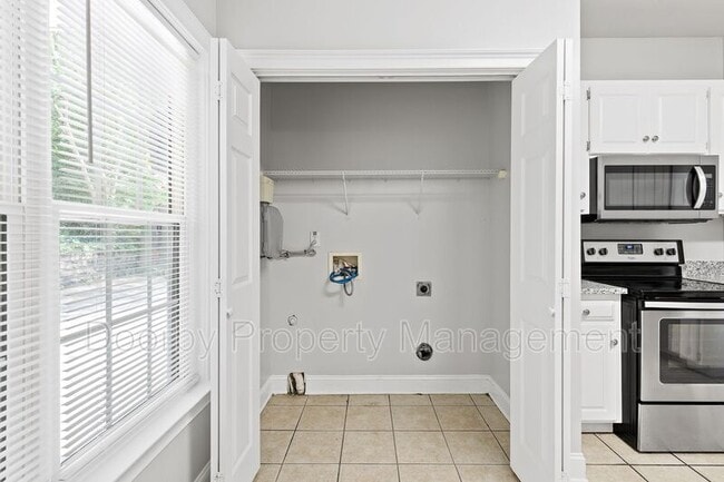 Building Photo - 8945 Fuller Rd