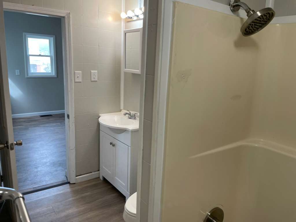 Building Photo - 315 10th St