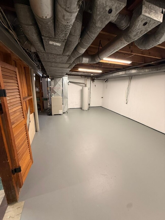 Building Photo - 631 Hampshire Rd