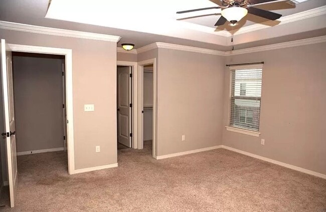 Building Photo - Available August 1st! Two-Story 3 Bedroom, 2.5 Bathroom in the center of Fayetteville