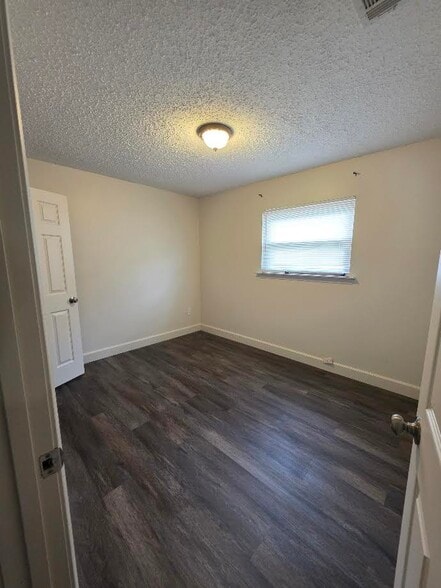 Building Photo - 46 Carriage Ln