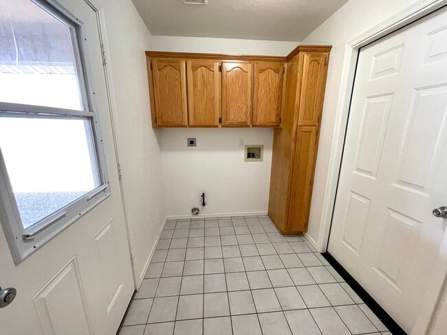 Building Photo - 2021 Chambers Ave