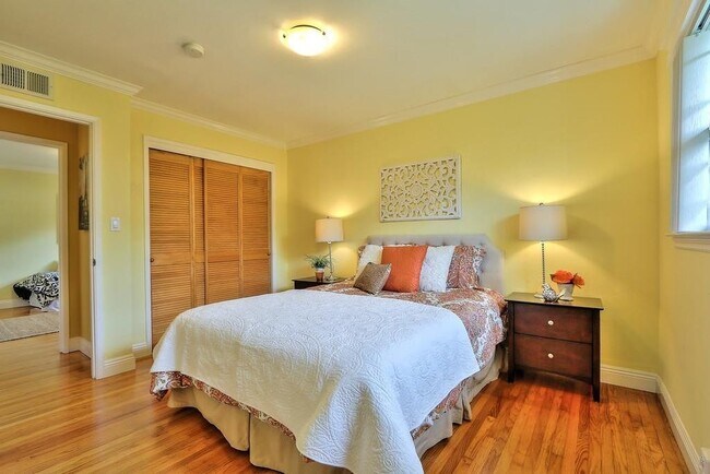 Building Photo - 467 Chestnut Ave