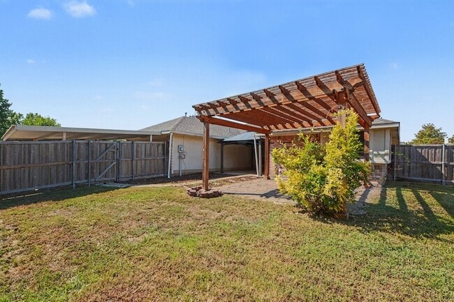 Building Photo - 1306 Woodmont Dr