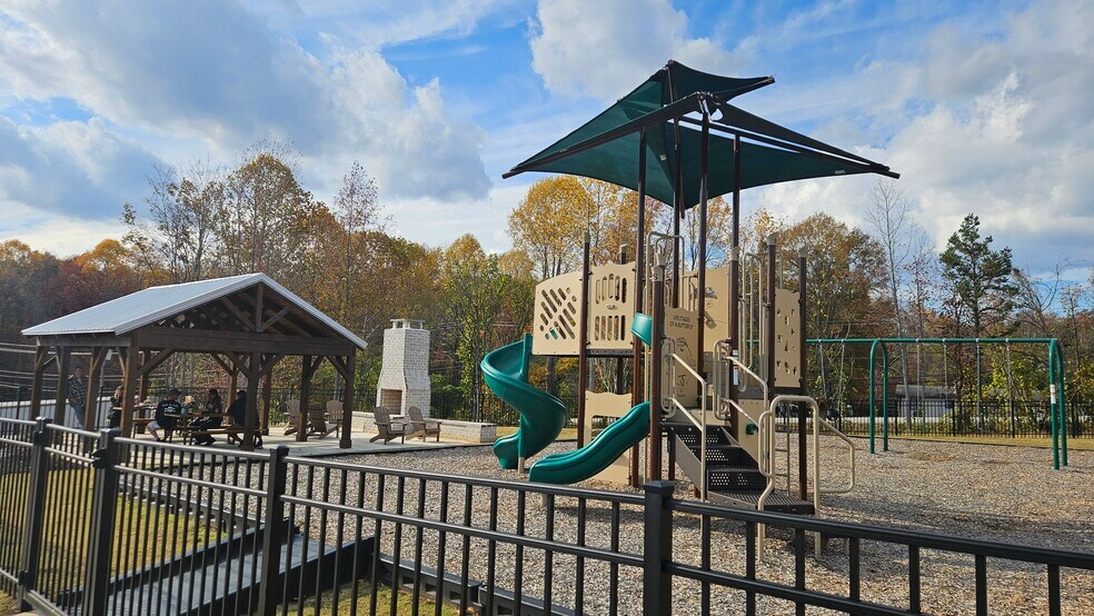 Building Photo - 1009 Horse Whisper Run