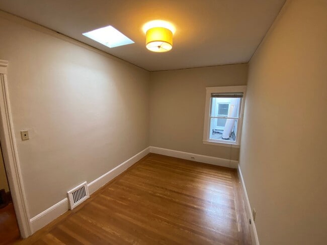 Building Photo - Epic REA - Spacious Light-filled Corner House 4BD/ 2BA