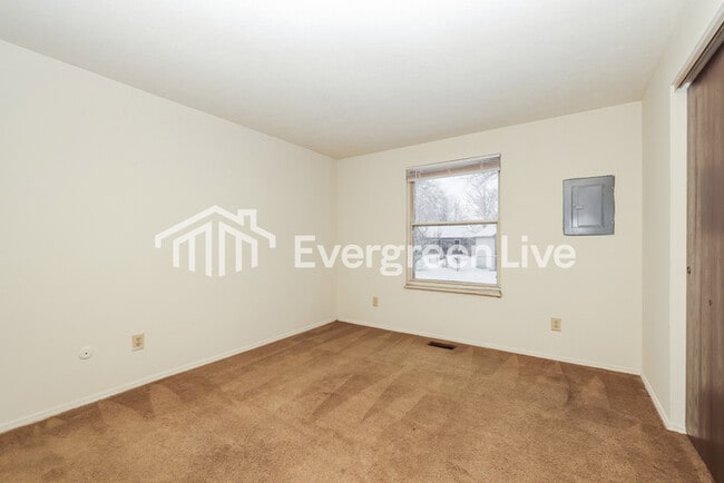 Building Photo - 6376 Greenfield Way