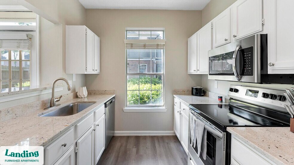 Building Photo - 2118 Silvercrest Dr