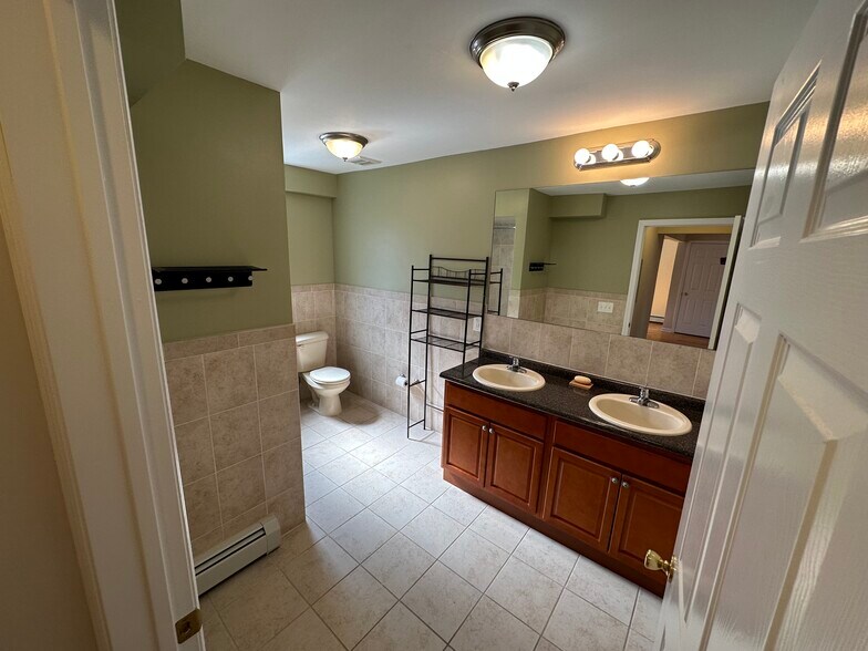 Bathroom - 46 Wedgewood Dr