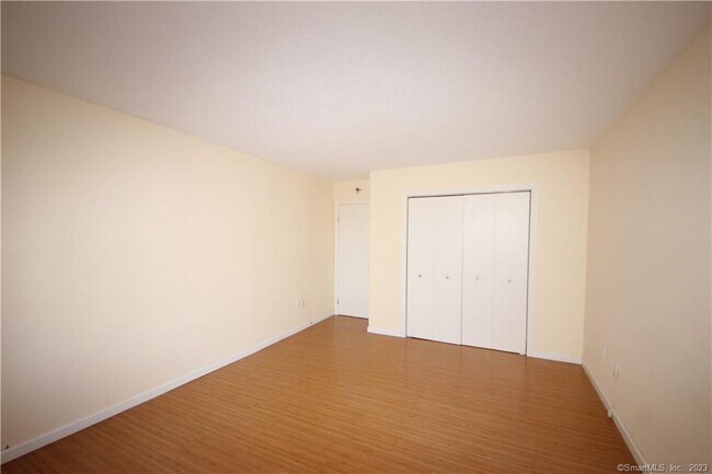 Building Photo - 44 Strawberry Hill Ave
