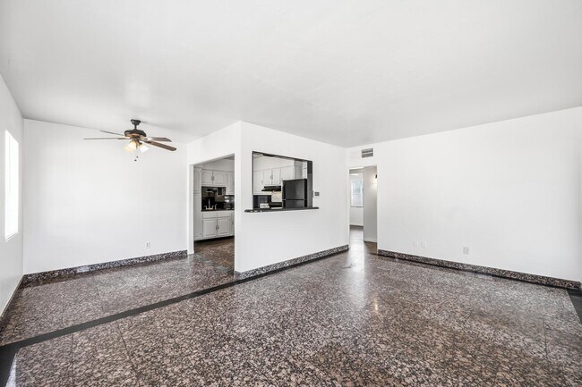 Building Photo - 9427 N 1st Ave