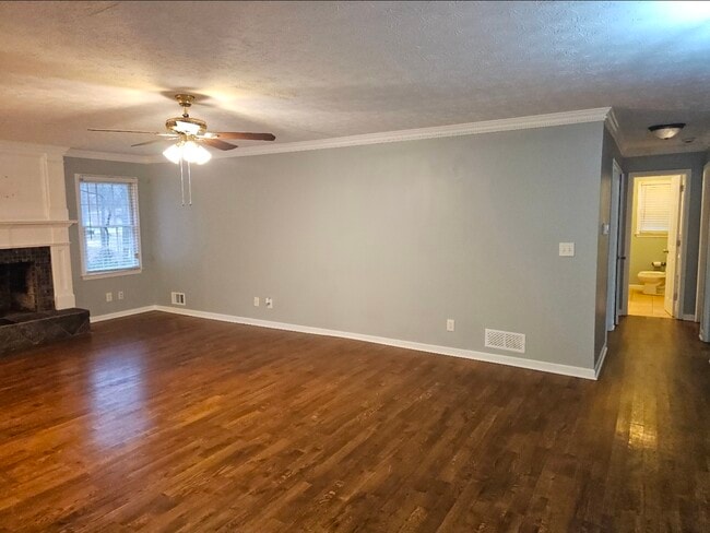 Building Photo - 270 Huckleberry Ln