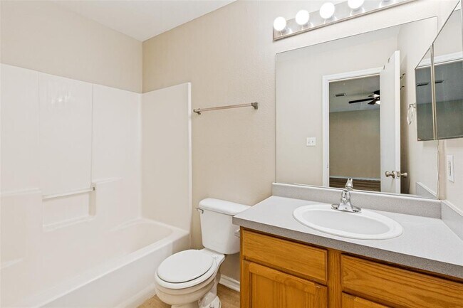 Building Photo - 945-947-947 Sagewood Trail