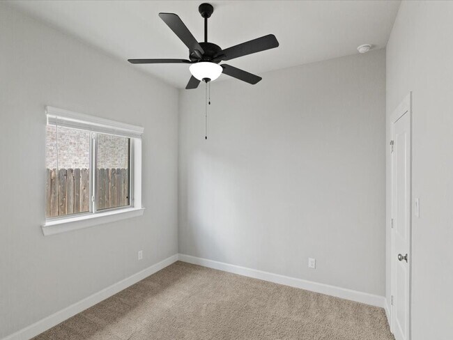 Building Photo - 222 Amaranth Wy