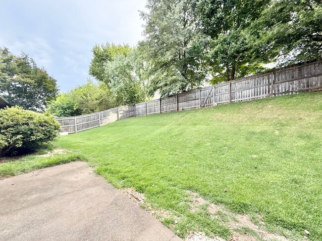 Building Photo - 1105 Mercer Dr
