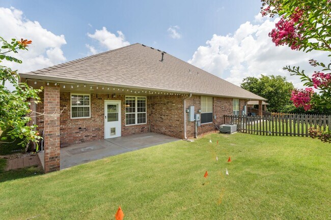 Building Photo - 11314 NW 121st Pl