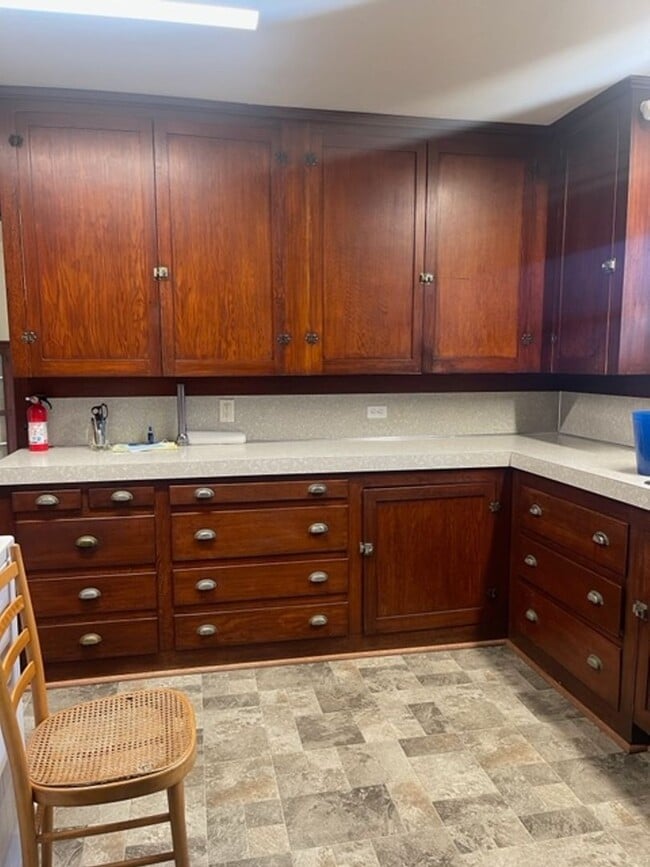 Building Photo - Spacious Craftsman Home