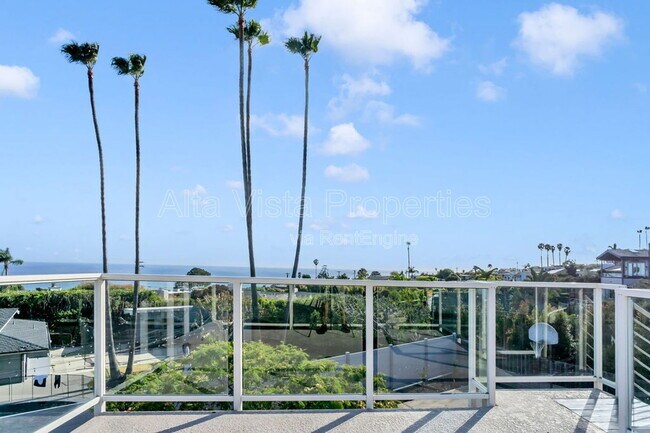Building Photo - 5940 La Jolla Mesa Dr